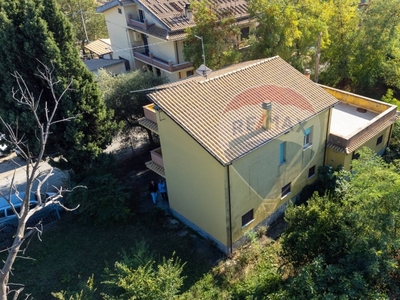 Casa indipendente in C.da Scrizzeto, Loreto Aprutino, 8 locali, 330 m²