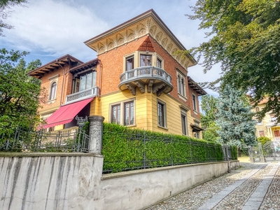 Casa indipendente in vendita 5 Stanze da letto a Biella