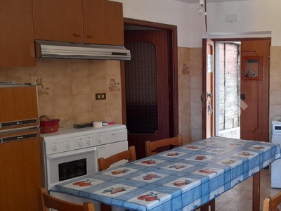 Casa indipendente in vendita a Vico Nel Lazio