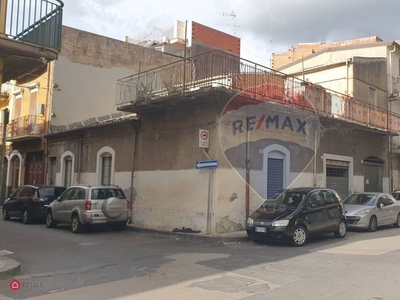 Casa indipendente in Vendita in Via Canonico Renna 50 a Paternò