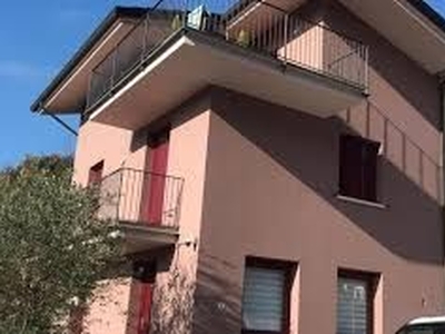 Casa indipendente in Vendita in Via Napoli a Bari
