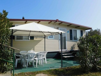 Casa mobile con terrazza, aria condizionata e piscina