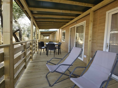 Casa mobile con terrazza, piscina e aria condizionata