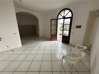 INGRESSO INDIPENDENTE VIA VERDI 1 CAPRAIA FIORENTINA quadrilocale 80mq