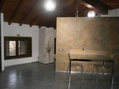 Mansarda a Mortara, 2 locali, 1 bagno, arredato, 65 m², 2° piano