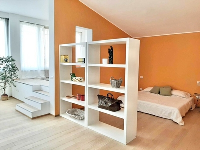 Monolocale a Milano, 1 bagno, 61 m², piano rialzato, aria condizionata