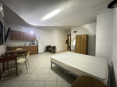 Monolocale in Via De Blasi 38, Lecce, 1 bagno, arredato, 38 m²