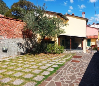 Piazzale Leonetto Tintori Figline Galceti 5 vani 170mq