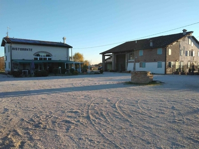 Tenuta - complesso in Strada Statale per Carpi Nord 1388, Modena