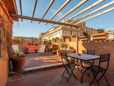 Trastevere Romantic Terraced Apartment