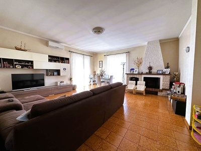 Trilocale in Via Cavour 153, Senago, 2 bagni, 130 m², 2° piano