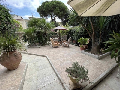 Villa a Livorno, 8 locali, 4 bagni, giardino privato, 330 m², terrazzo