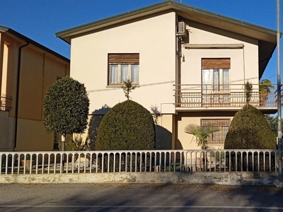 Casa indipendente in Via Barbieri 1, San Benedetto Po, 4 locali
