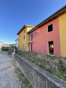 Villa a schiera in Via Di Là Dell'Acqua, Castel d'Ario, 4 locali