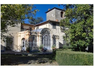 VILLA CARMIGNANO 10 vani 1000mq