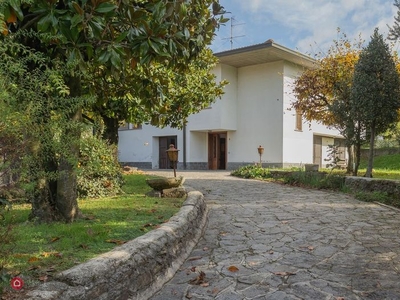 Villa in Vendita in Via Belvedere 1 a Bosisio Parini