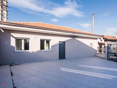 Villa in Vendita in Via Garibaldi a Camporotondo Etneo