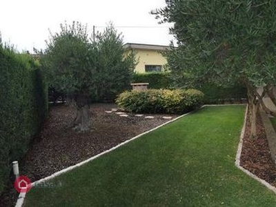 Villa in Vendita in Via Silani 48 a Castelnuovo del Garda