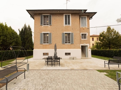 Villa in Via Bonasia 26 26, Modena, 11 locali, 2 bagni, 265 m²