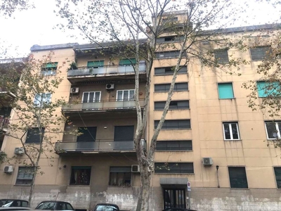 Appartamento con cantina, viale Amendola, zona Tremulini, Reggio di Calabria