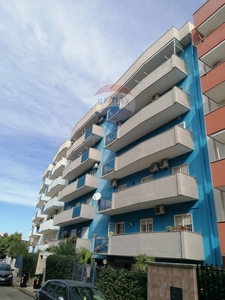Appartamento di 4 vani /120 mq a Bari - San Paolo (zona San Paolo)