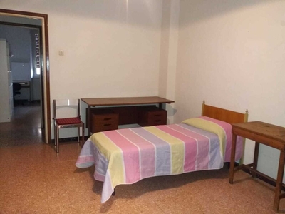 Appartamento in Affitto a Ancona, zona CENTRO, 850€, 120 m², arredato