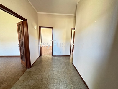 Appartamento in Vendita a Lucca, zona Santissima Annunziata, 220'000€, 115 m², con Box