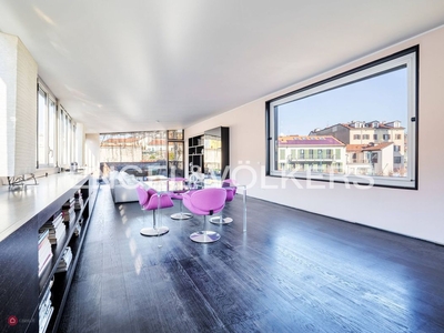 Appartamento in Vendita in Alzaia Naviglio Grande a Milano