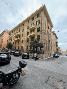 Appartamento in Vendita in Via Arturo Issel 5 a Genova