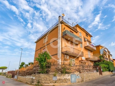 Appartamento in Vendita in Via del Fontanile Tuscolano a Roma