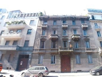 Appartamento in Vendita in Via Lodovico Castelvetro 1 a Milano