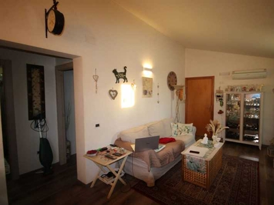 Appartamento in Vendita ad Castagneto Carducci - 149000 Euro