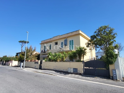 Casa Indipendente a Roma in Via Giulio Bertoni, Infernetto