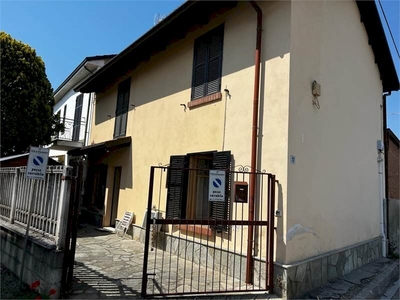 Casa indipendente con cortile privato