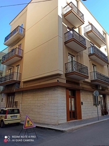 Casa indipendente in Vendita in Via SPAVENTA 132 a Mola di Bari