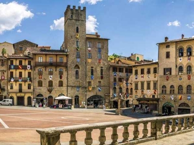 Edificio-Stabile-Palazzo in Vendita ad Arezzo - 1700000 Euro