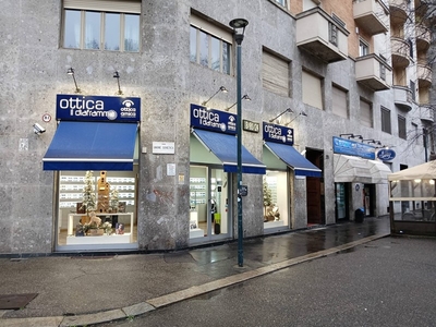 Immobile commerciale in Vendita a Torino, zona Lingotto, 135'000€, 70 m², arredato