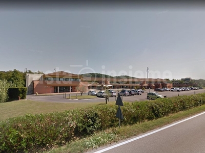 Negozio in Vendita a Lucca, 100'000€, 397 m²