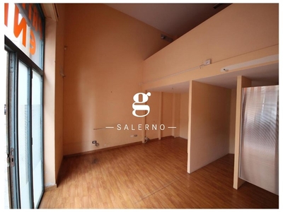 Negozio in Vendita a Salerno, 130'000€, 51 m²
