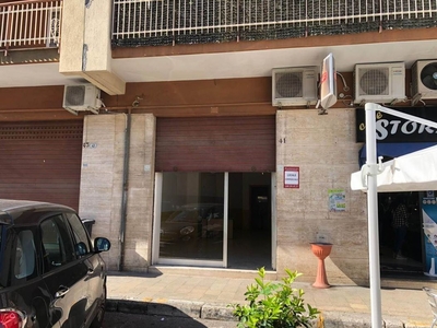 Negozio/Locale commerciale in Vendita in Via A.de Gasperi 41 a Valenzano