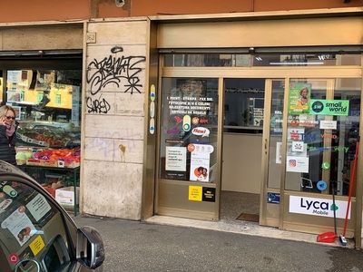 Negozio/Locale commerciale in Vendita in Via dei frassini 160 a Roma