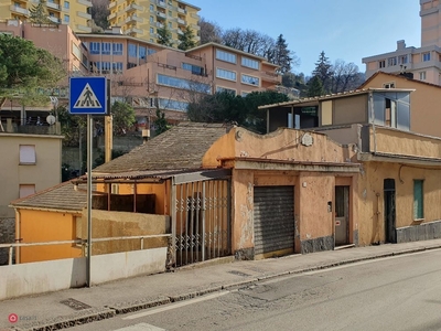 Negozio/Locale commerciale in Vendita in Via Piero Pinetti 35 R a Genova