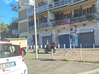 Negozio/Locale commerciale in Vendita in Viale Palmiro Togliatti 610 -628 a Roma