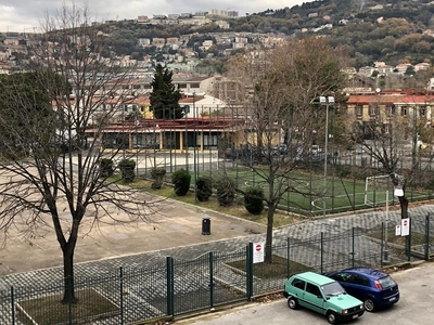 Quadrilocale in Vendita a Salerno, zona torrione, 220'000€, 100 m²