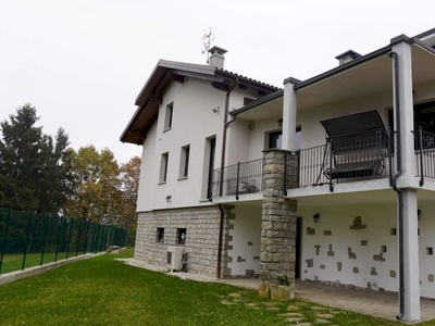 Splendida villa finemente ristrutturata a Giaveno