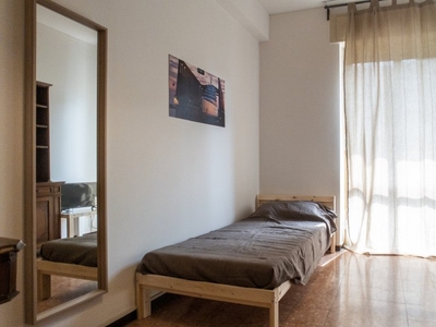 Stanza in affitto in appartamento con 3 camere da letto in Città Studi