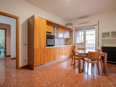 Trilocale in Vendita a Roma, zona MAGLIANA, 195'000€, 72 m²