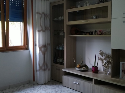 Trilocale in Vendita a Salerno, zona Carmine alto, 180'000€, 74 m²