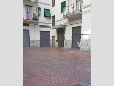 Trilocale in Vendita a Salerno, zona Via lucio petrone, 77, 153'000€, 60 m²