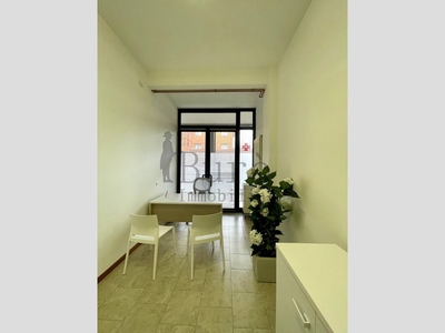 Ufficio in Affitto a Parma, 200€, 13 m²